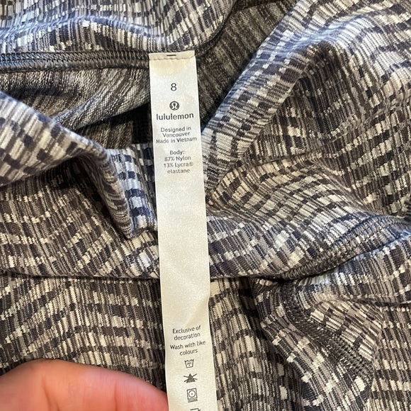 Wonder Under crop 21”  Lululemon size 8 - Picture 5 of 5